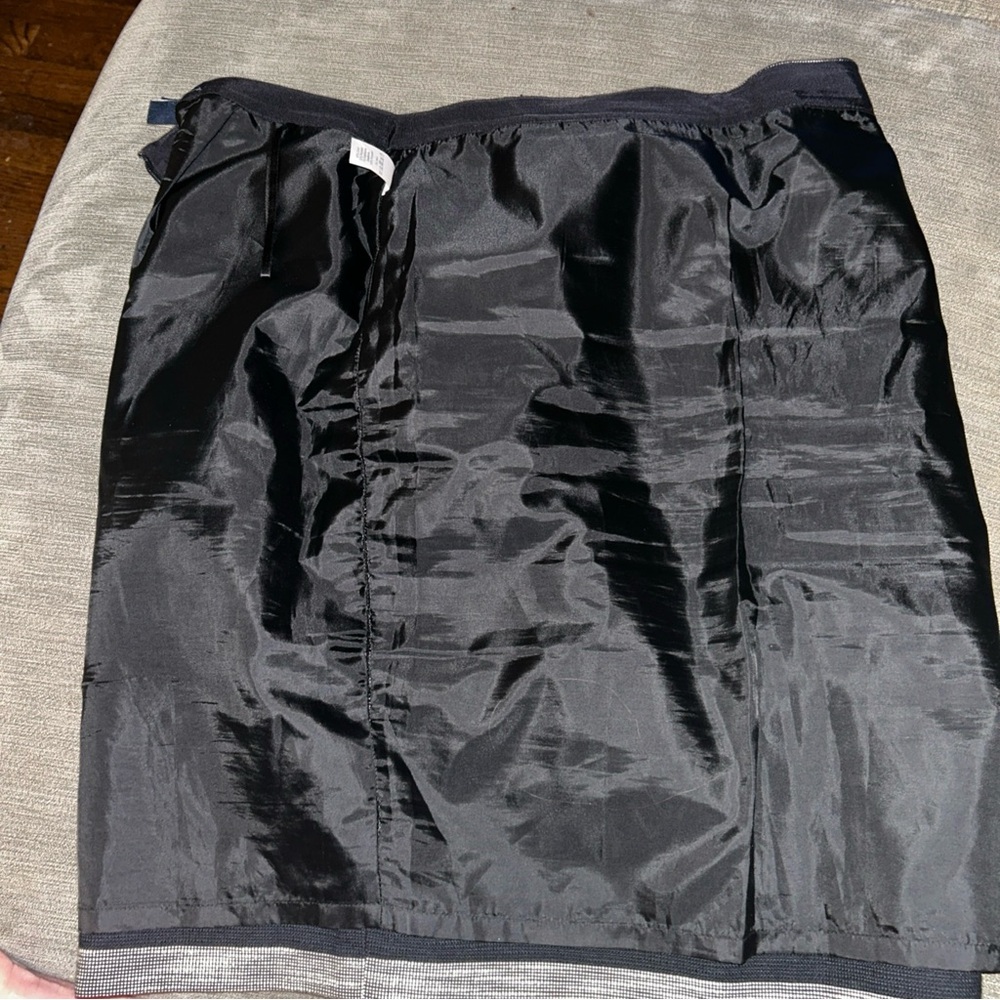 Elegant Black and Gray Striped Skirt J. Crew Size 8 The Pencil Skirt - Picture 6 of 6